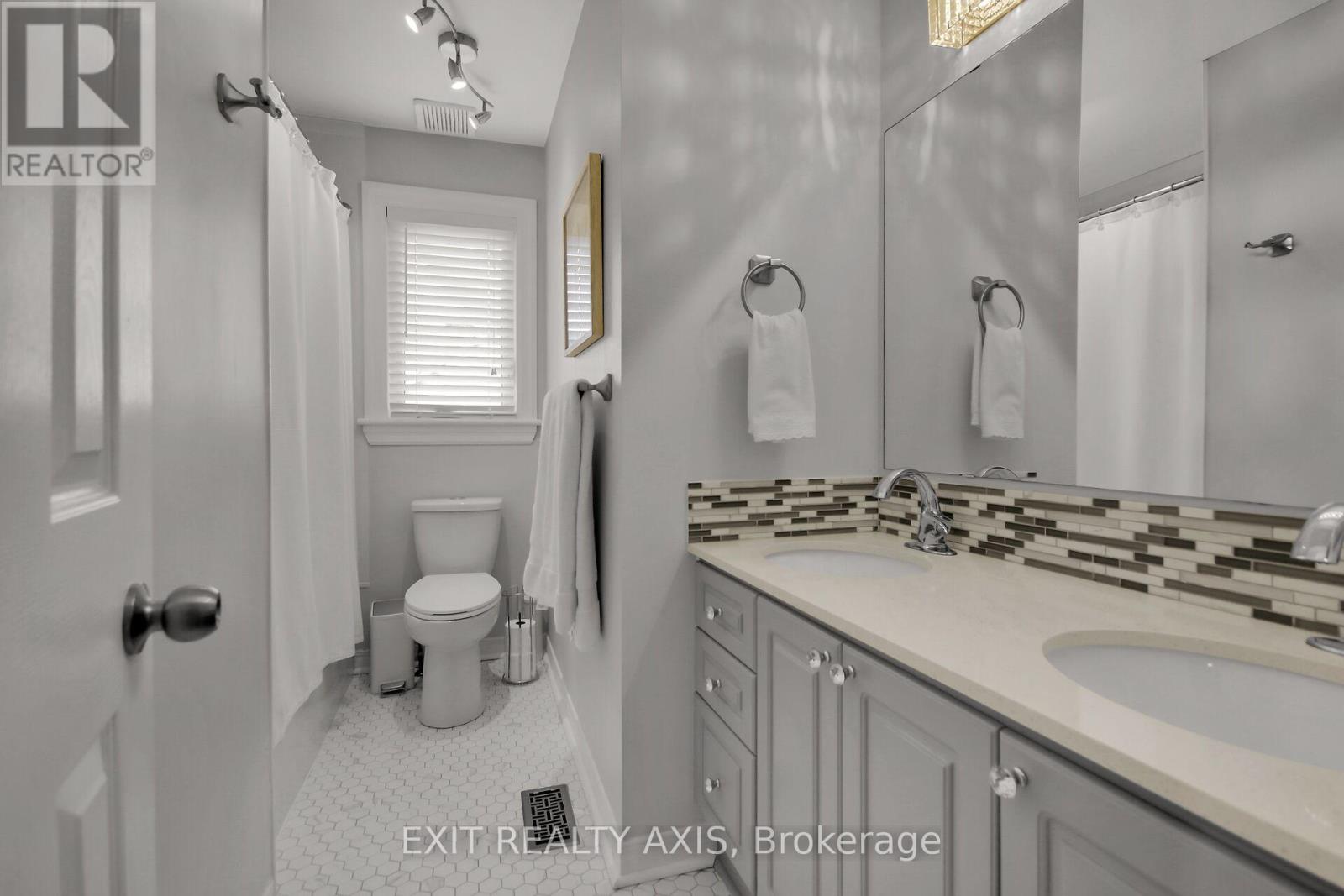 Photo 29 of 155 Longshire Circle, Ottawa ON