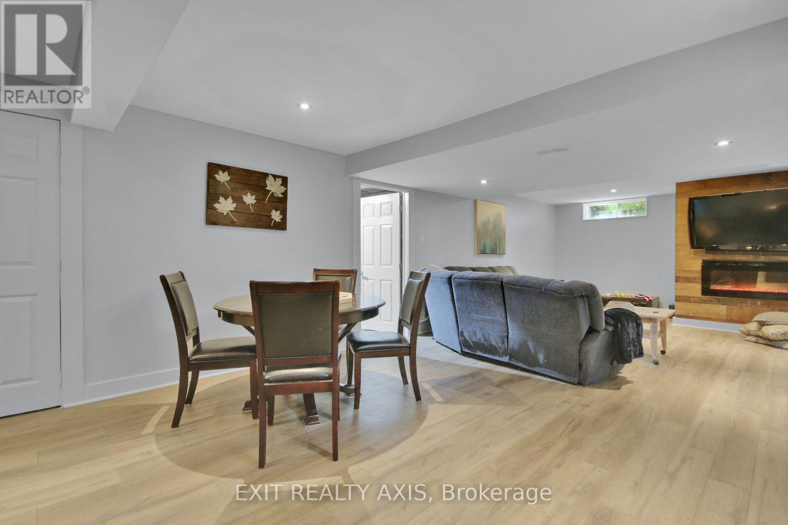 Photo 33 of 155 Longshire Circle, Ottawa ON