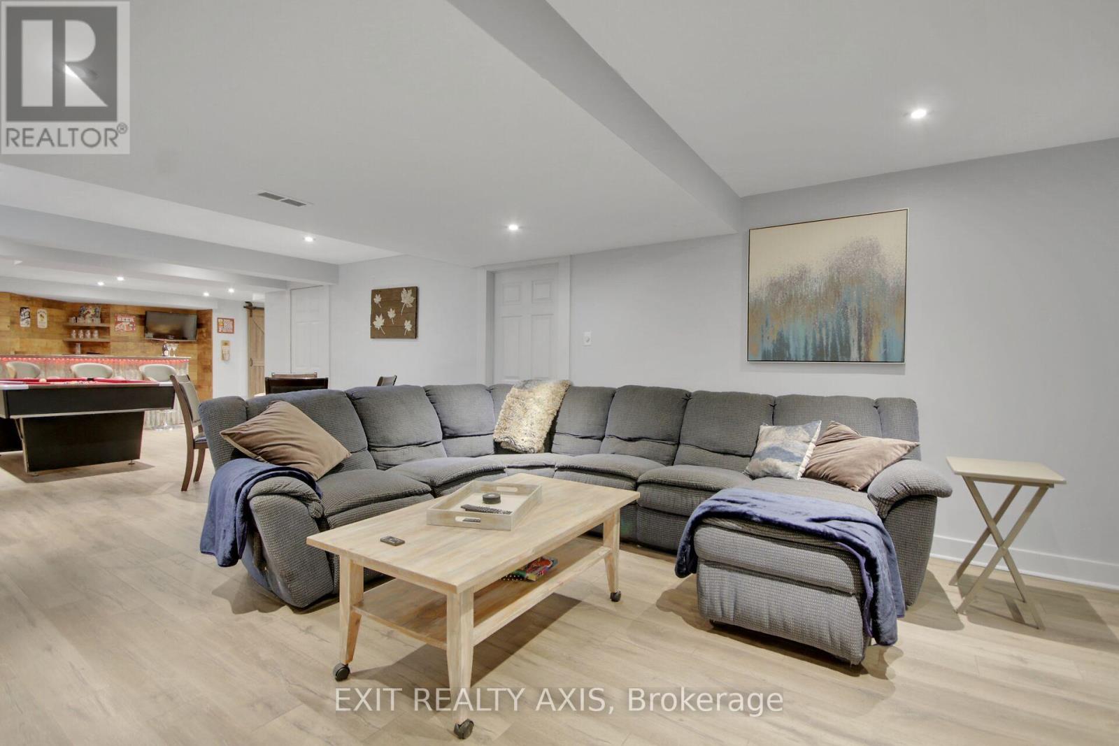 Photo 34 of 155 Longshire Circle, Ottawa ON