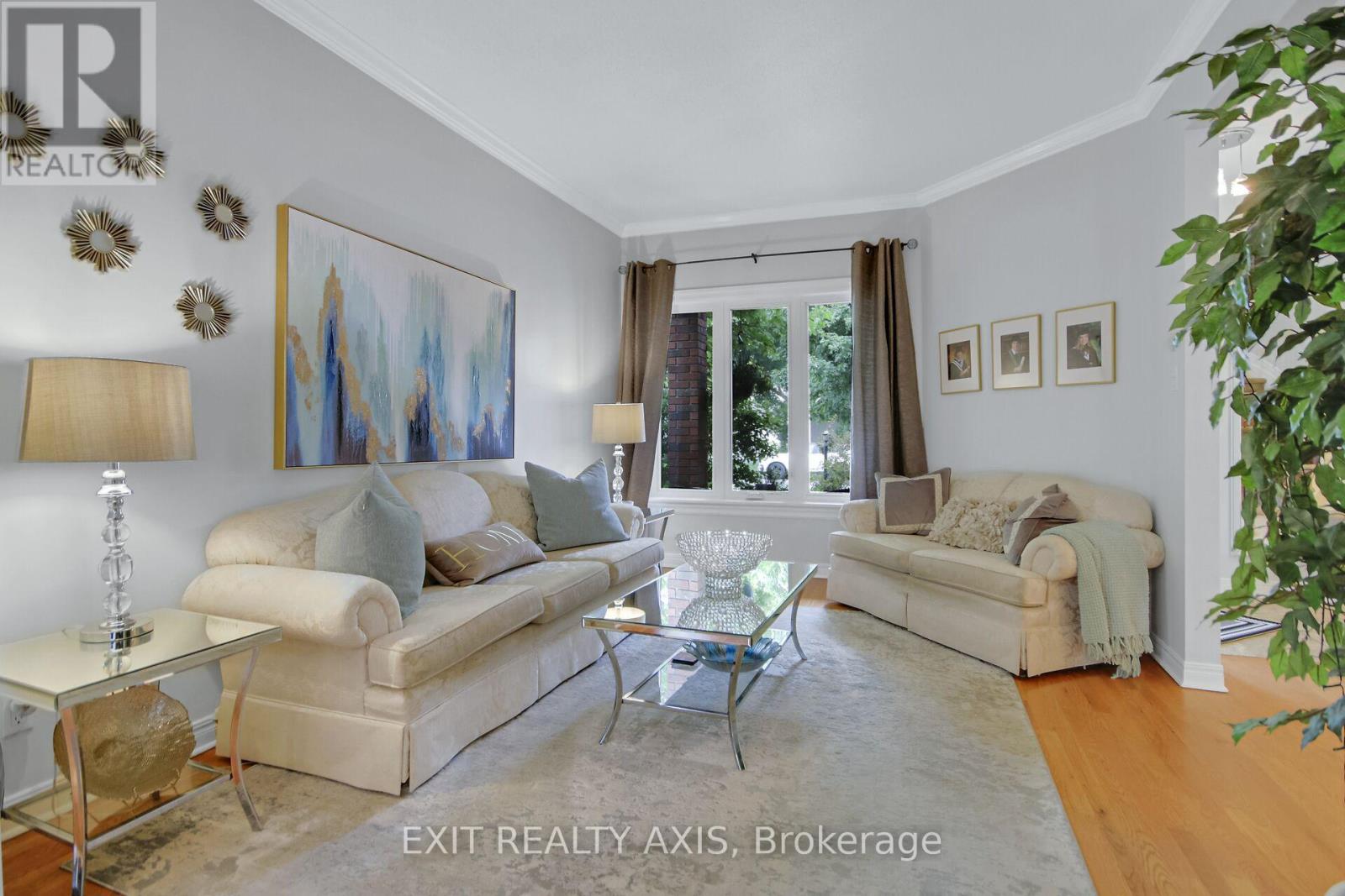 Photo 6 of 155 Longshire Circle, Ottawa ON