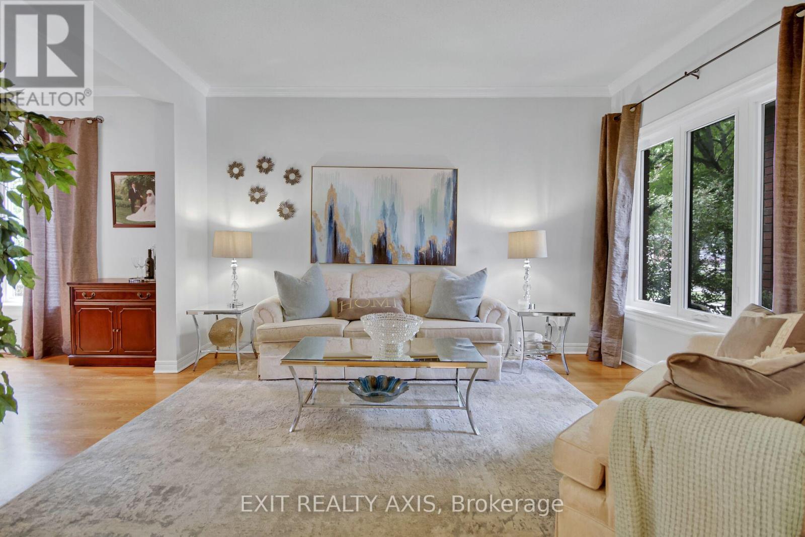 Photo 7 of 155 Longshire Circle, Ottawa ON