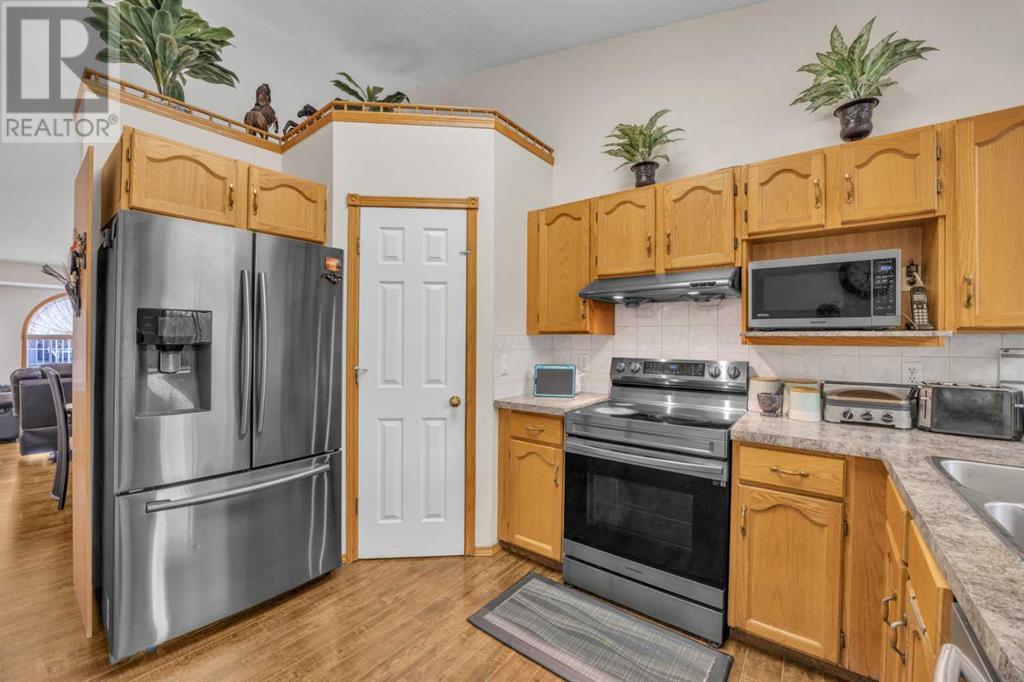Single Family House Bi-level for Sale in  Coral Keys Drive NE Coral Springs Calgary 