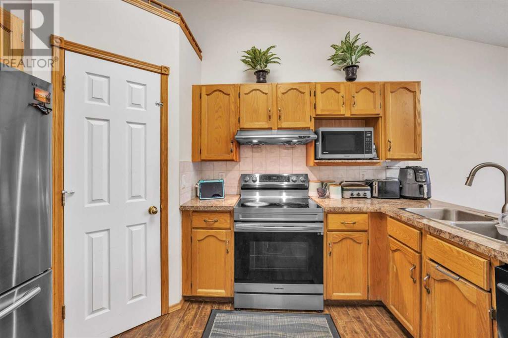Single Family House Bi-level for Sale in  Coral Keys Drive NE Coral Springs Calgary 