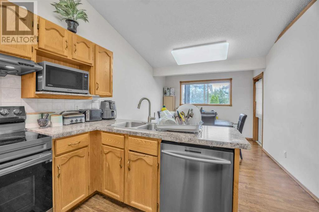 Single Family House Bi-level for Sale in  Coral Keys Drive NE Coral Springs Calgary 
