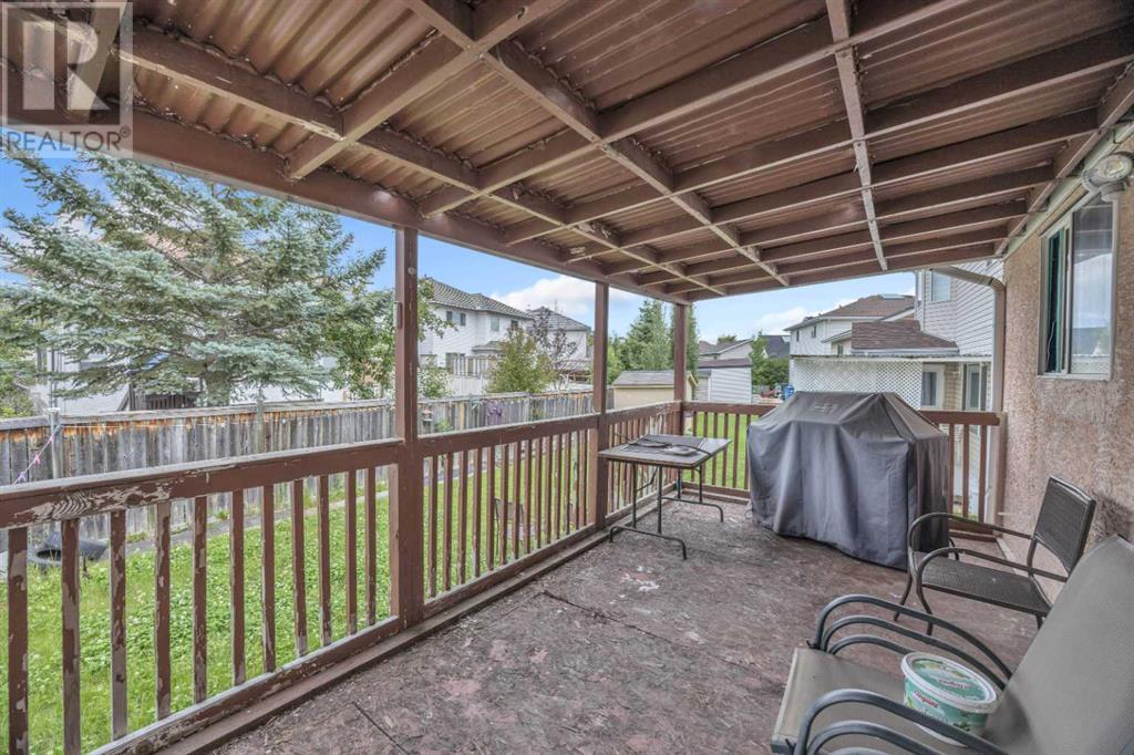 Single Family House Bi-level for Sale in  Coral Keys Drive NE Coral Springs Calgary 