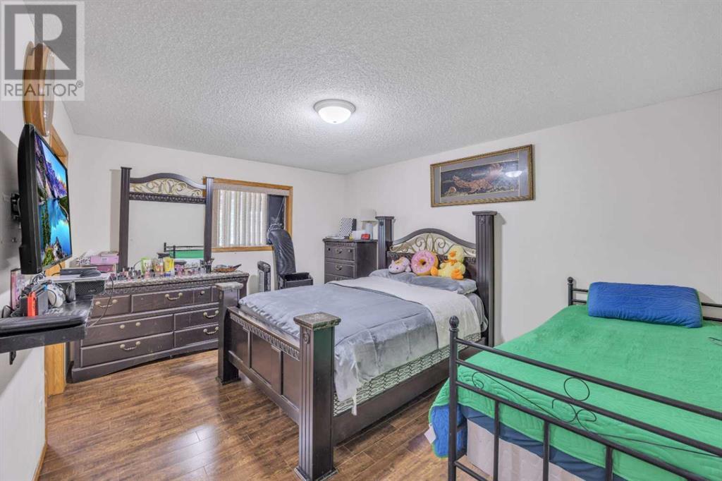Single Family House Bi-level for Sale in  Coral Keys Drive NE Coral Springs Calgary 