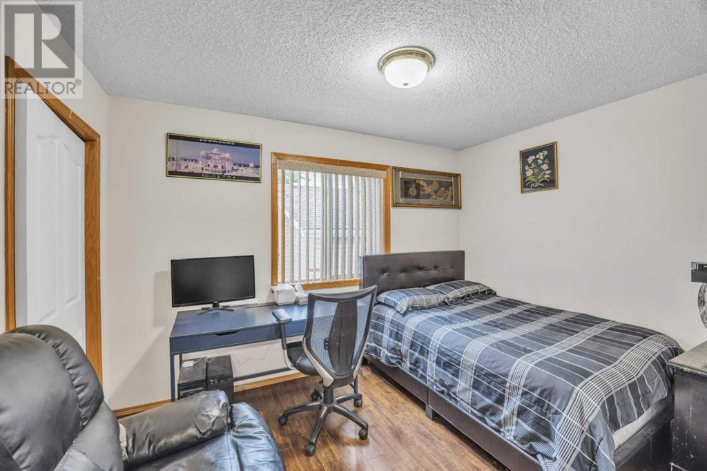 Single Family House Bi-level for Sale in  Coral Keys Drive NE Coral Springs Calgary 