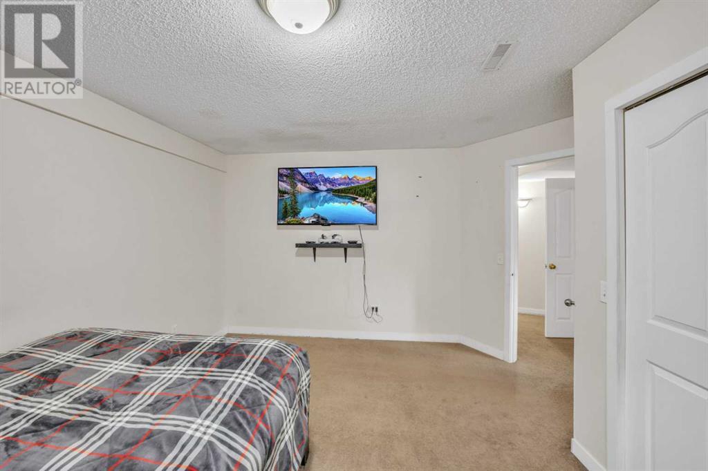 Single Family House Bi-level for Sale in  Coral Keys Drive NE Coral Springs Calgary 
