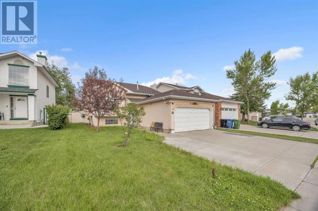 Single Family House Bi-level for Sale in  Coral Keys Drive NE Coral Springs Calgary 