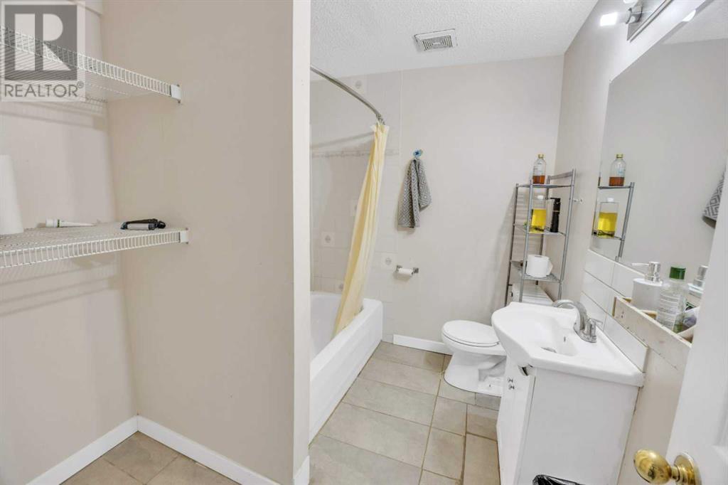 Single Family House Bi-level for Sale in  Coral Keys Drive NE Coral Springs Calgary 
