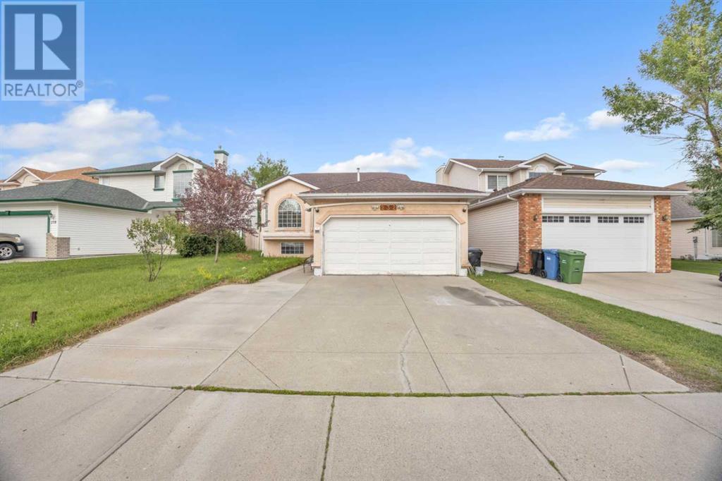 Single Family House Bi-level for Sale in  Coral Keys Drive NE Coral Springs Calgary 