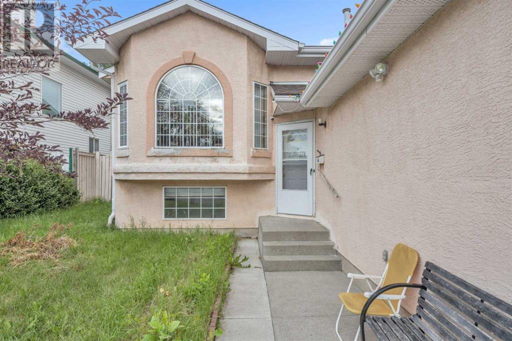 Single Family House Bi-level for Sale in  Coral Keys Drive NE Coral Springs Calgary 