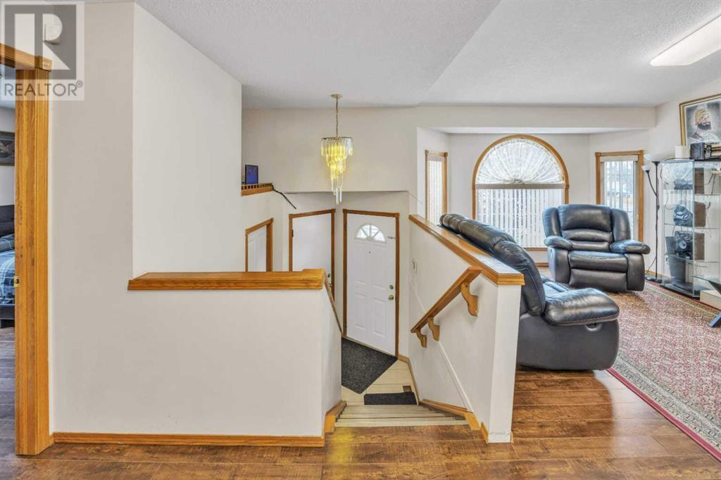 Single Family House Bi-level for Sale in  Coral Keys Drive NE Coral Springs Calgary 