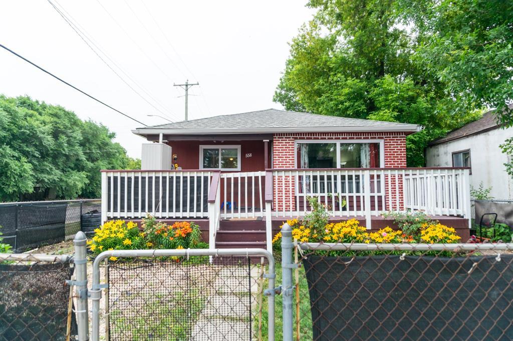 Photo 1 of 558 Regent Avenue E, Winnipeg MB
