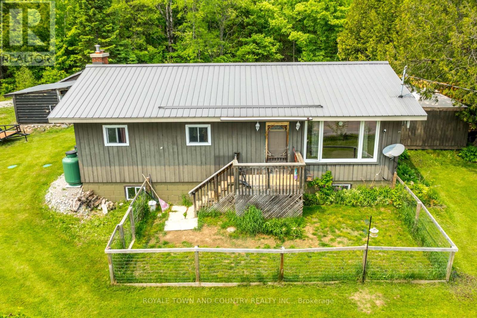 Photo 26 of 1042 Tweed Drive, Highlands East ON