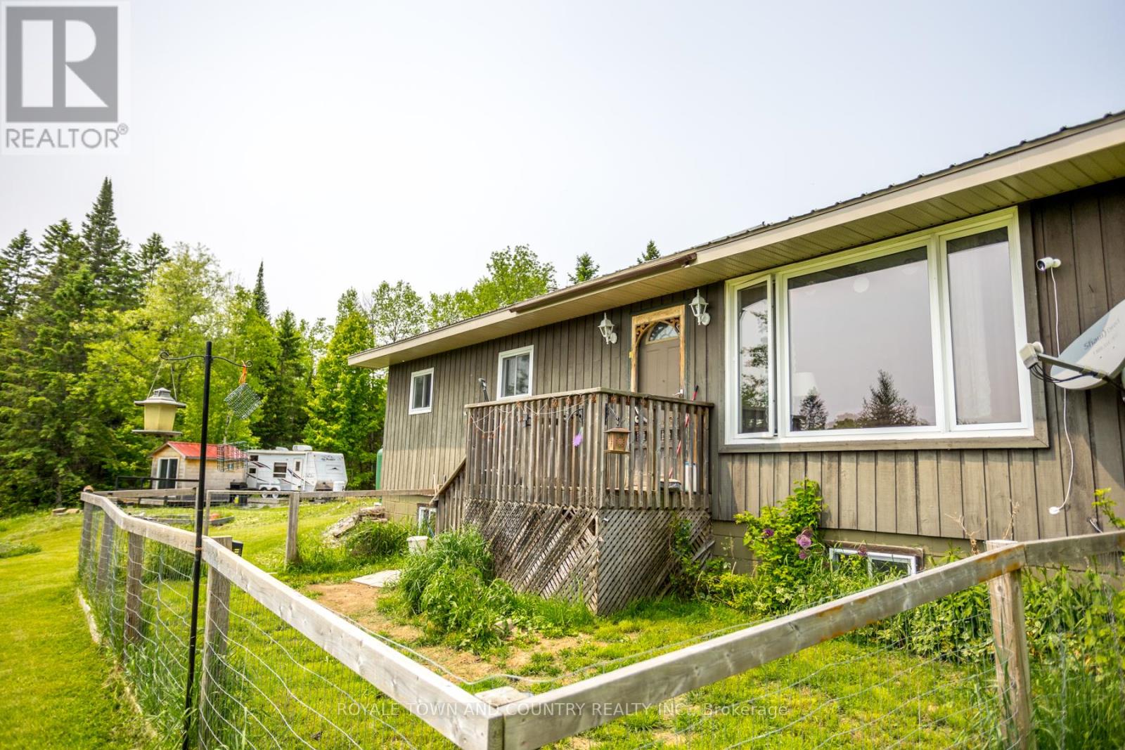 Photo 30 of 1042 Tweed Drive, Highlands East ON