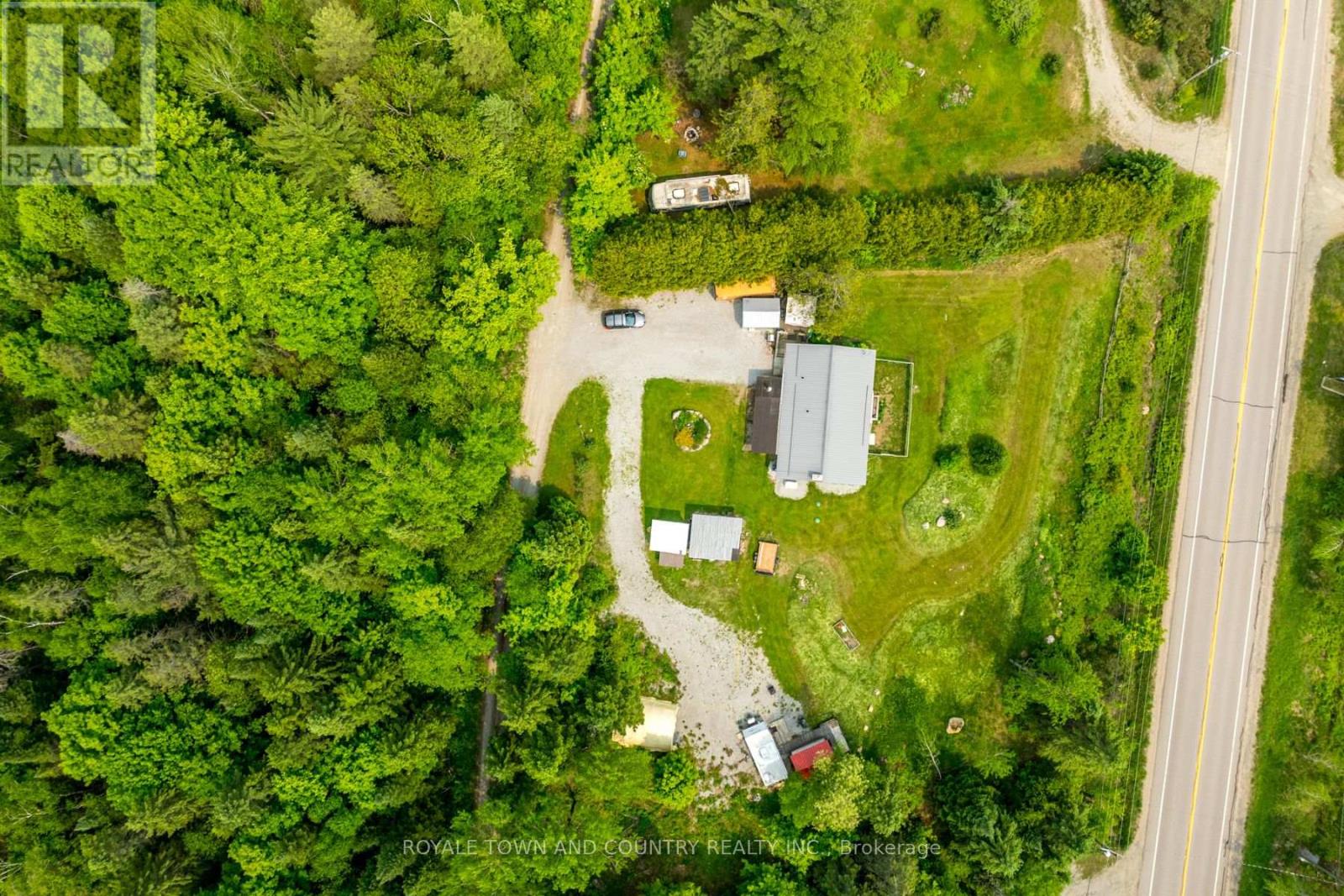 Photo 31 of 1042 Tweed Drive, Highlands East ON
