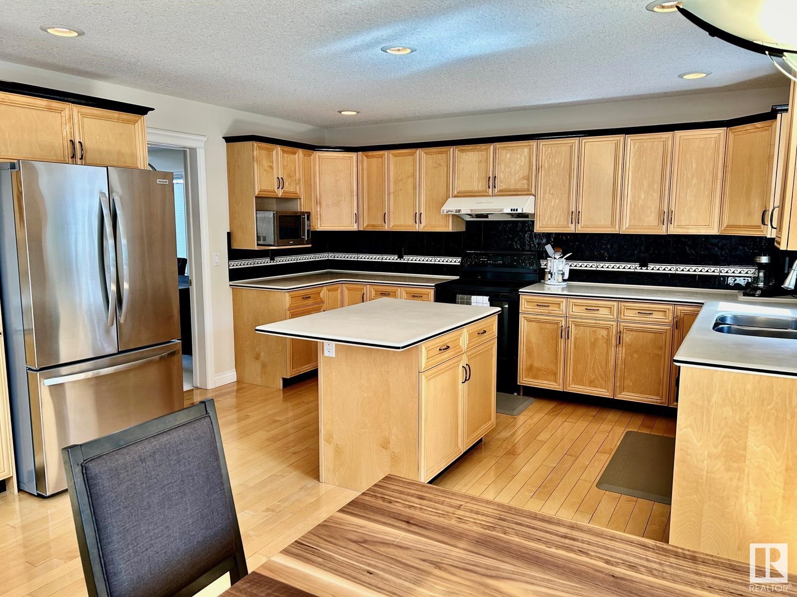 Photo 10 of 11551 14 Av Nw, Edmonton AB