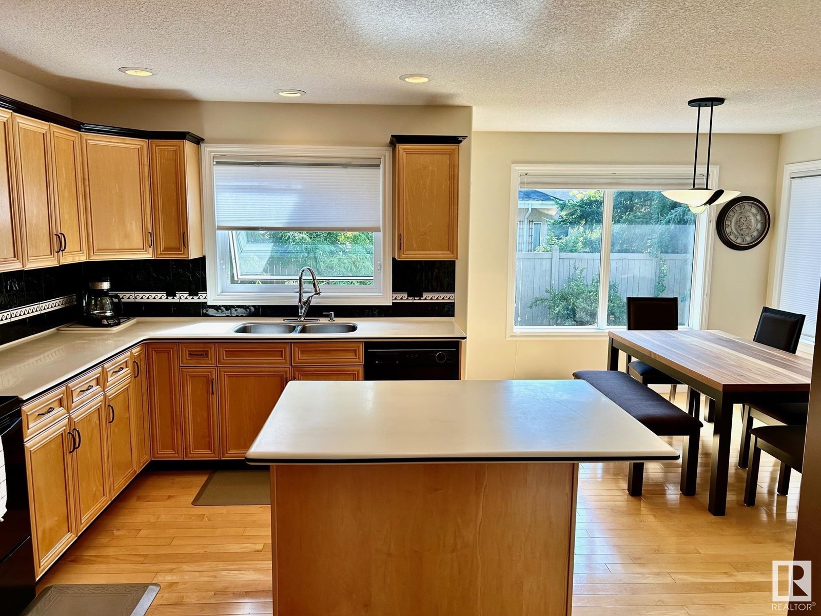 Photo 9 of 11551 14 Av Nw, Edmonton AB