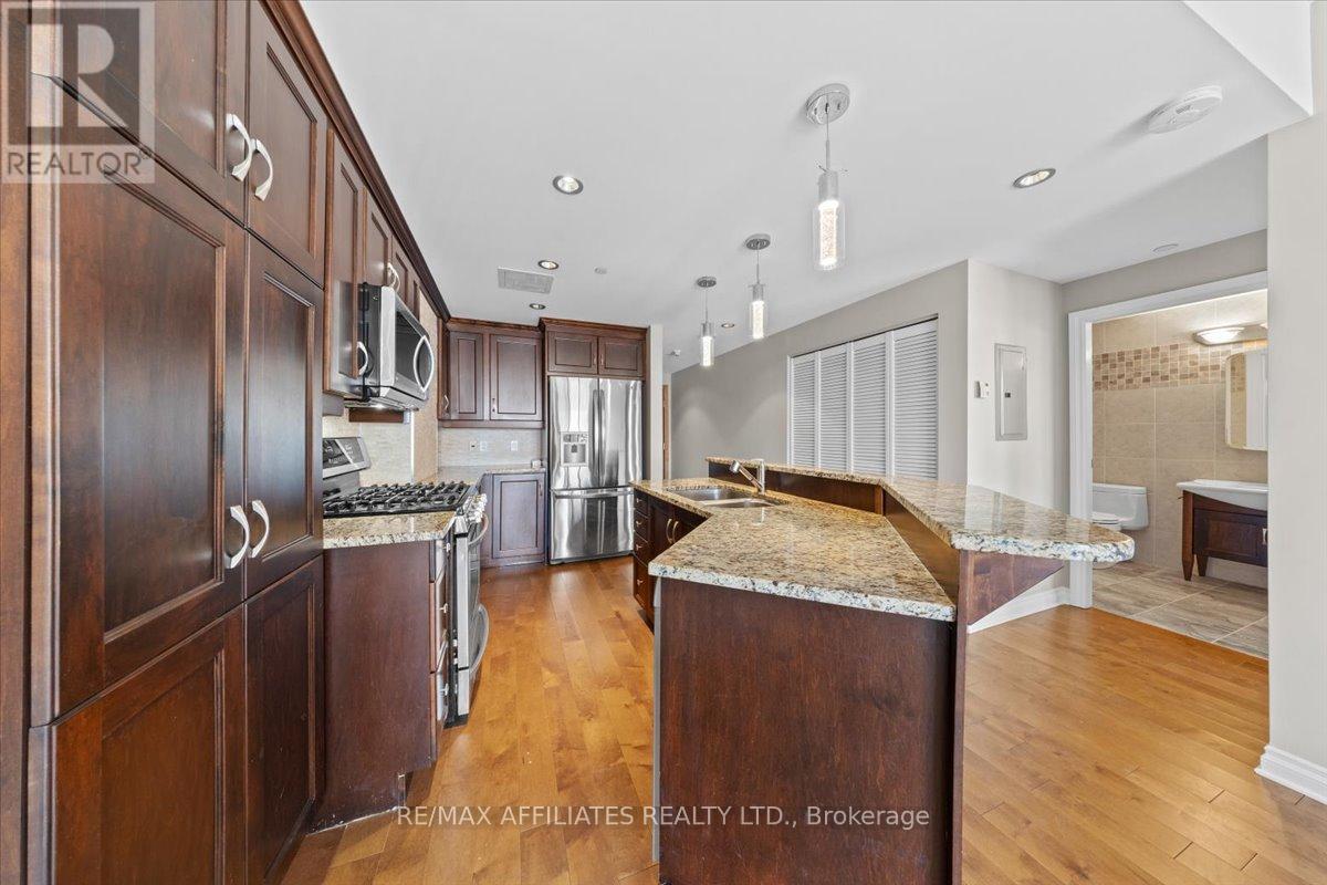Photo 37 of 1003 90 George Street, Ottawa ON