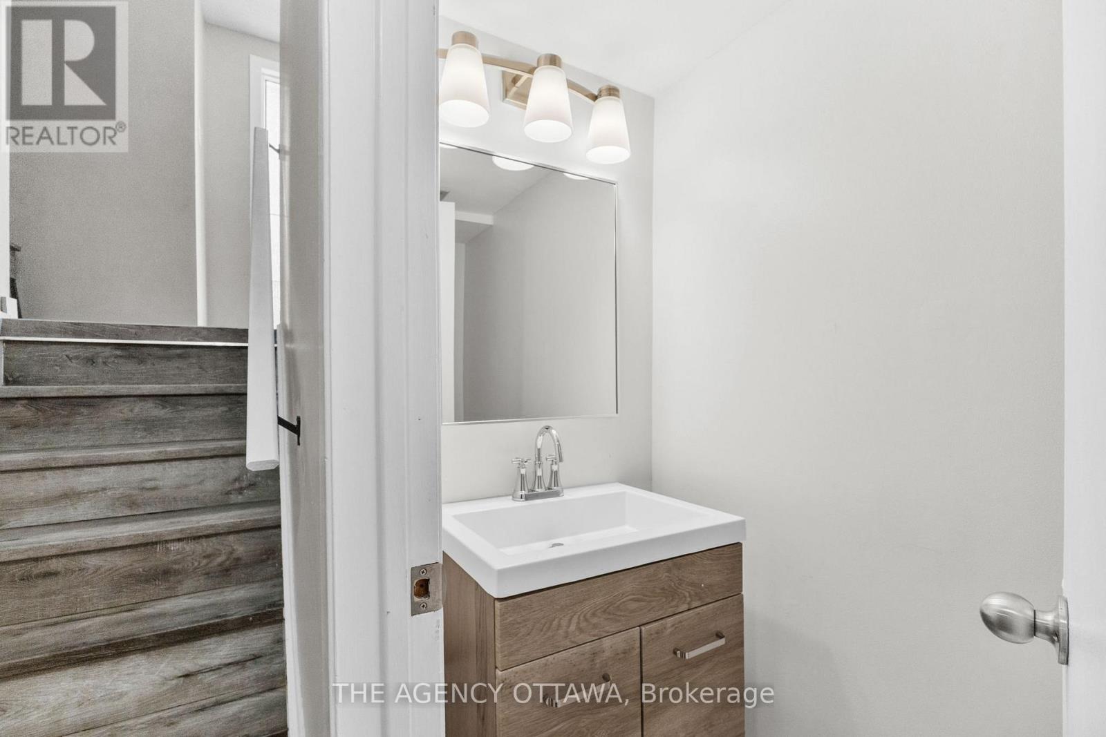 Photo 15 of 602 Seyton Drive, Ottawa ON