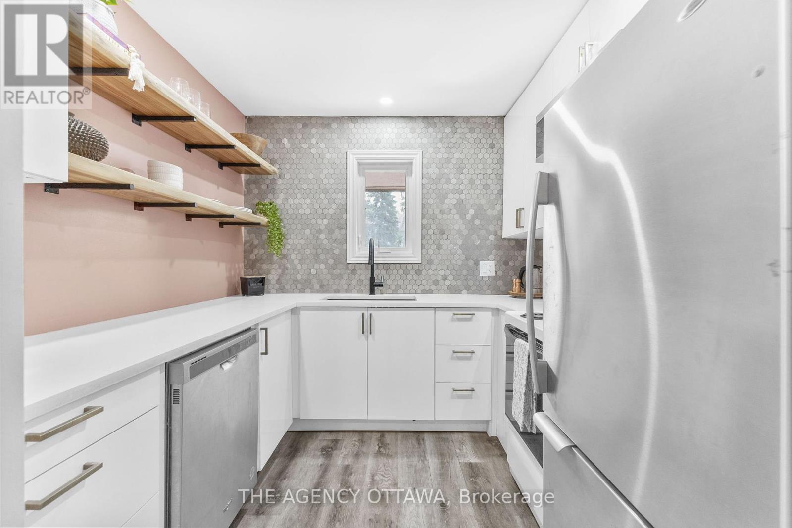 Photo 8 of 602 Seyton Drive, Ottawa ON