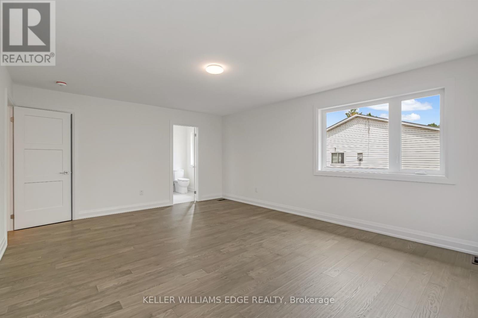 Photo 2 of 8 2154 Walkers Line, Burlington ON