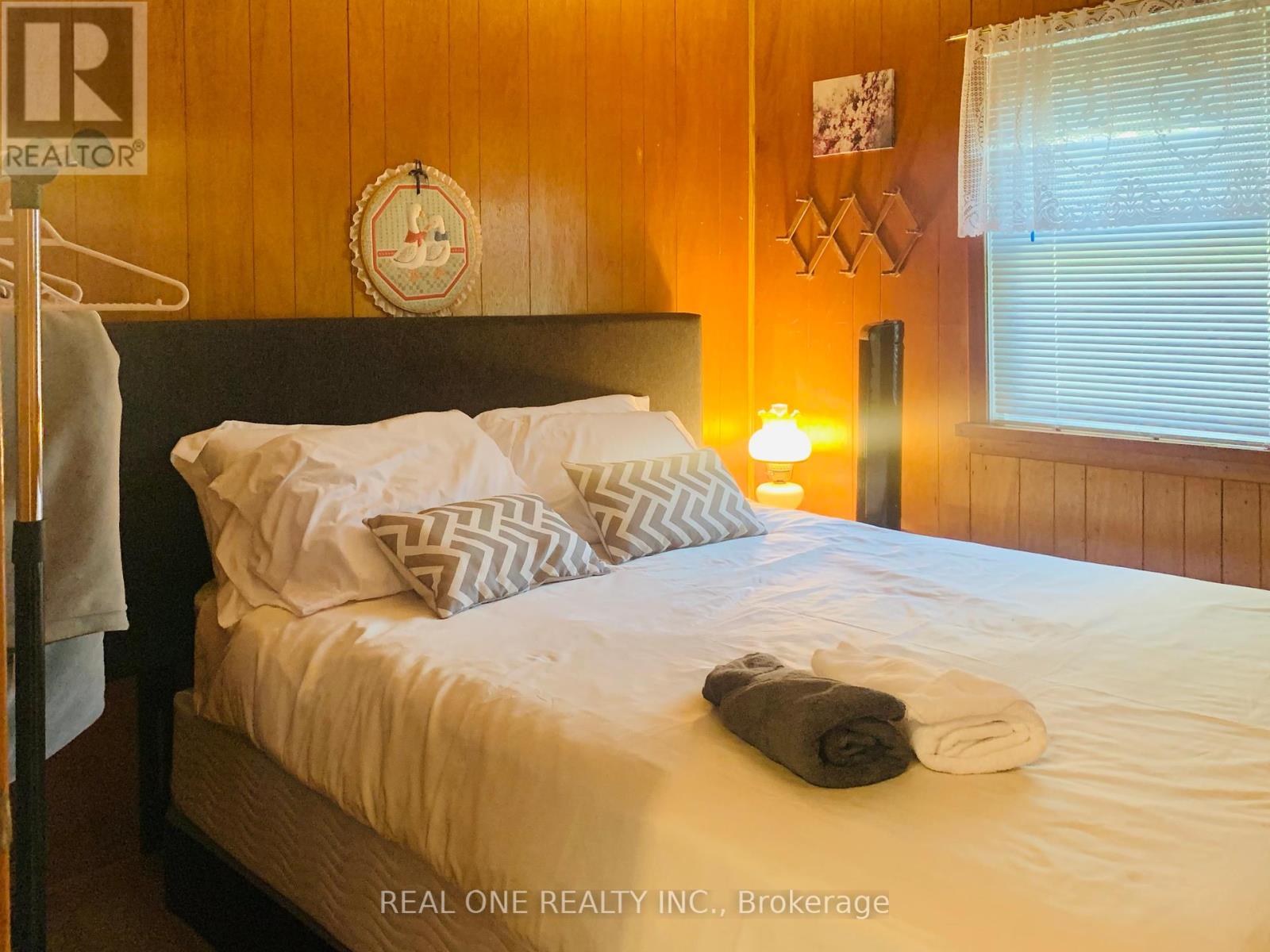 Photo 17 of 88 Alsops Beach Road, Brock ON