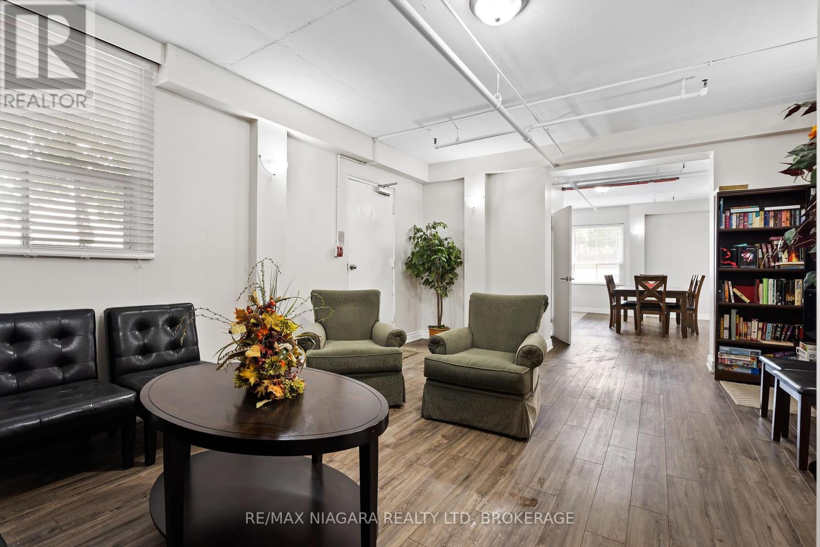 Photo 3 of 205 6390 Huggins Street, Niagara Falls ON
