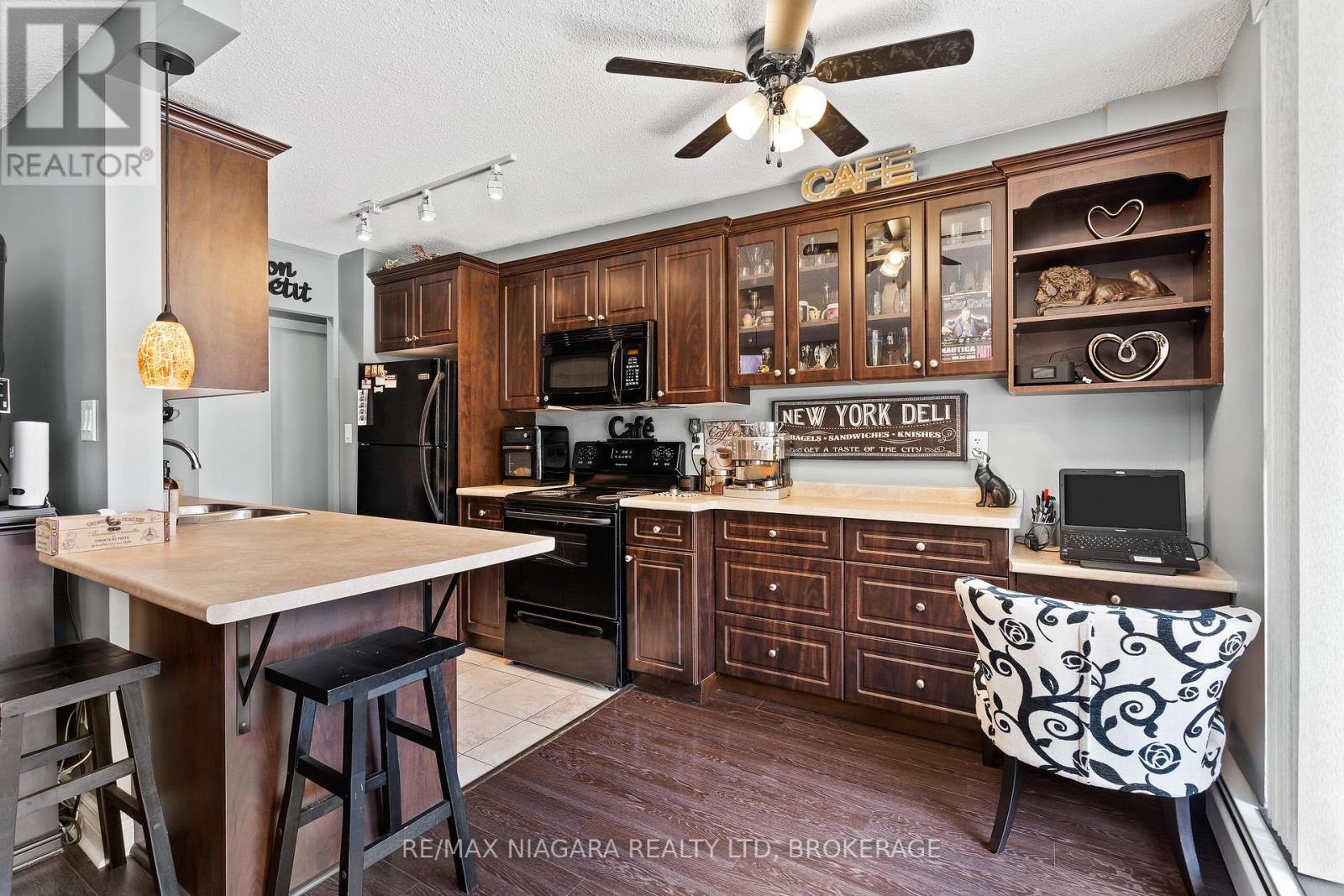 Photo 1 of 205 6390 Huggins Street, Niagara Falls ON