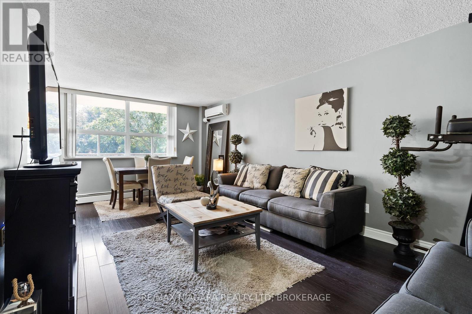 Photo 9 of 205 6390 Huggins Street, Niagara Falls ON