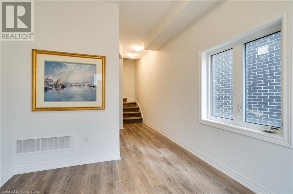 Photo 11 of 68 Dryden Lane, Hamilton ON