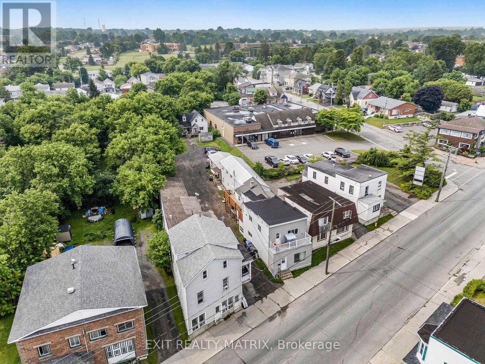 Photo 2 of 712 718 Main Street E, Hawkesbury ON