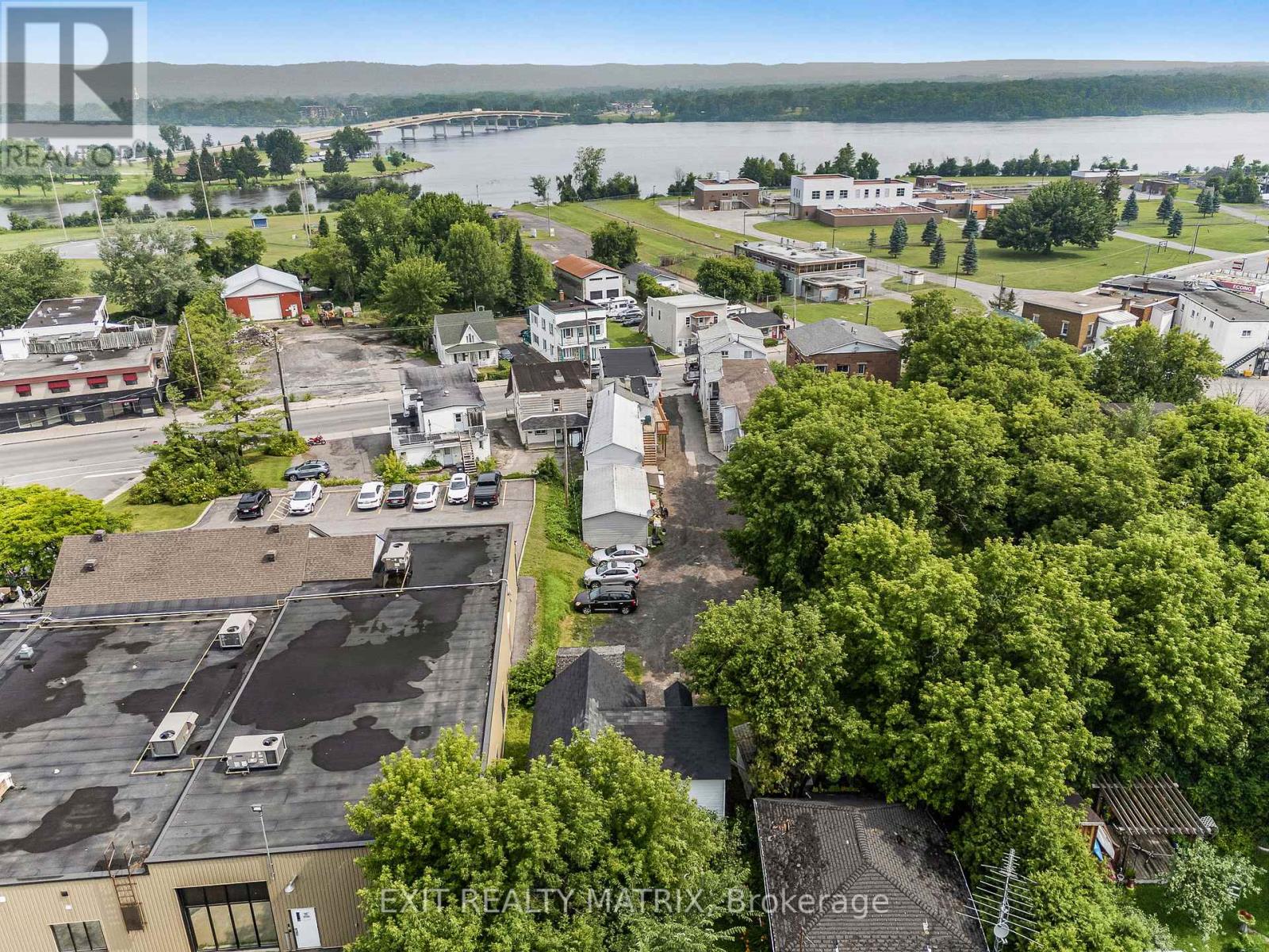 Photo 4 of 712 718 Main Street E, Hawkesbury ON