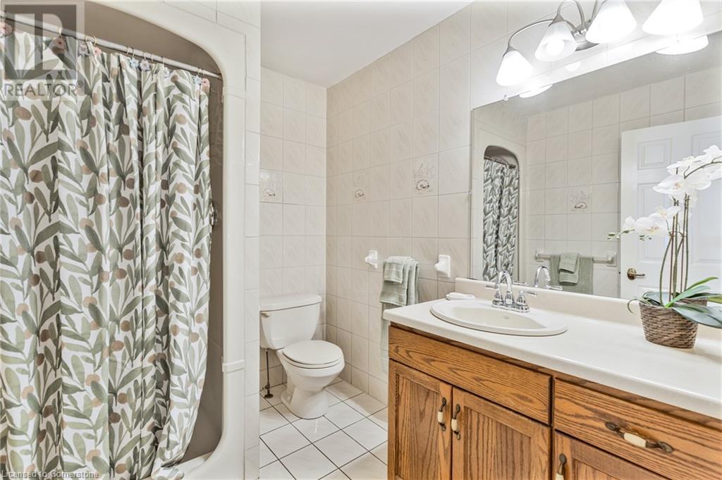 Photo 13 of 266 Sumach Drive, Burlington ON
