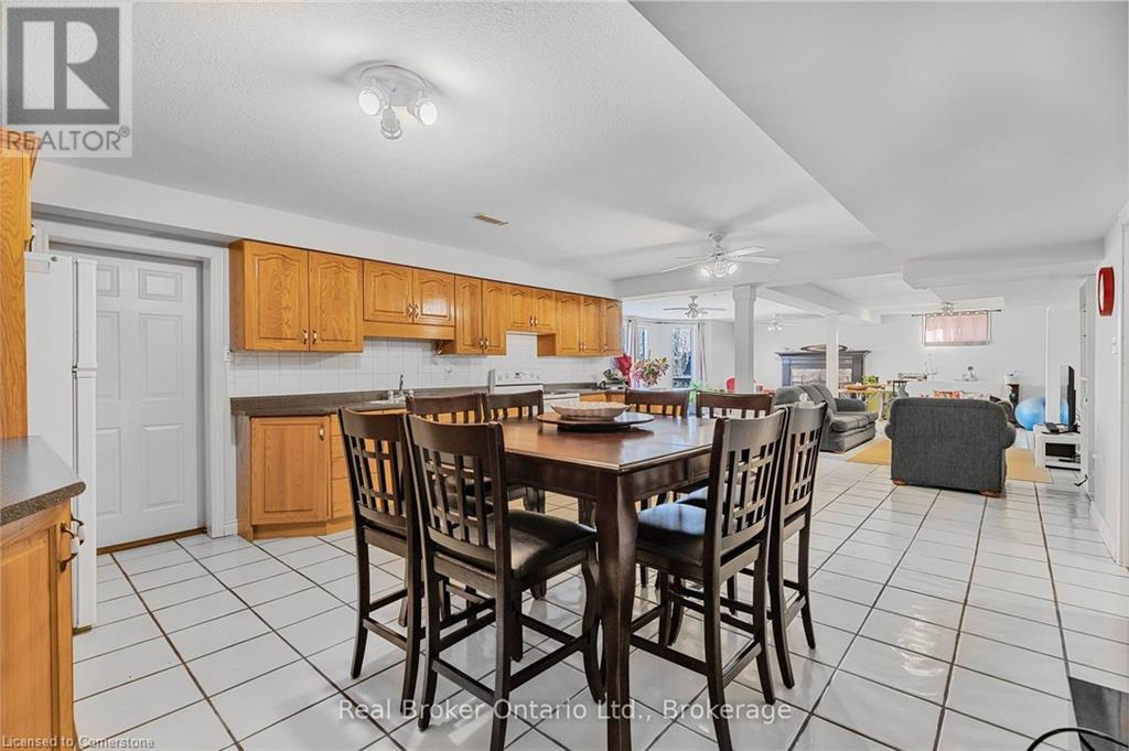 Photo 20 of 266 Sumach Drive, Burlington ON
