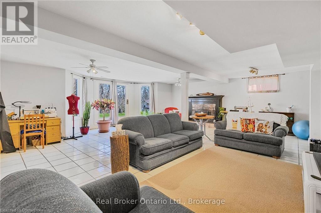 Photo 8 of 266 Sumach Drive, Burlington ON