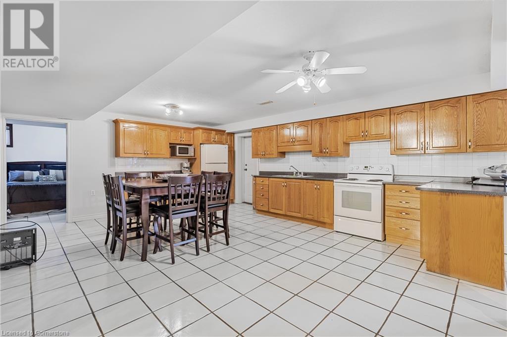 Photo 3 of 266 Sumach Drive, Burlington ON