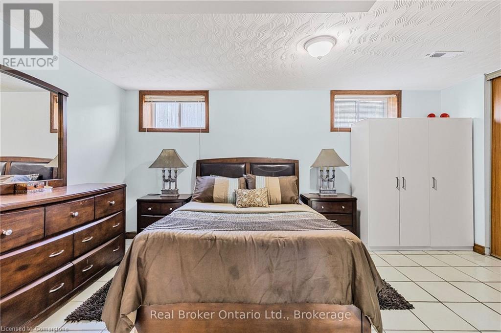 Photo 25 of 266 Sumach Drive, Burlington ON