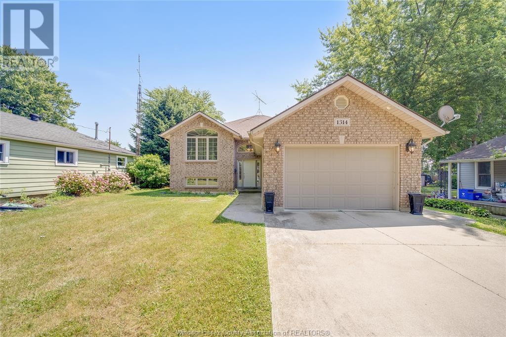 Photo 17 of 1314 Orchard Blvd, Kingsville ON