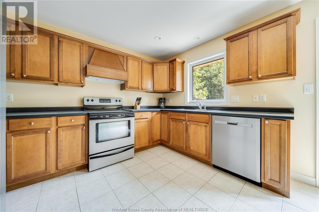 Photo 8 of 1314 Orchard Blvd, Kingsville ON