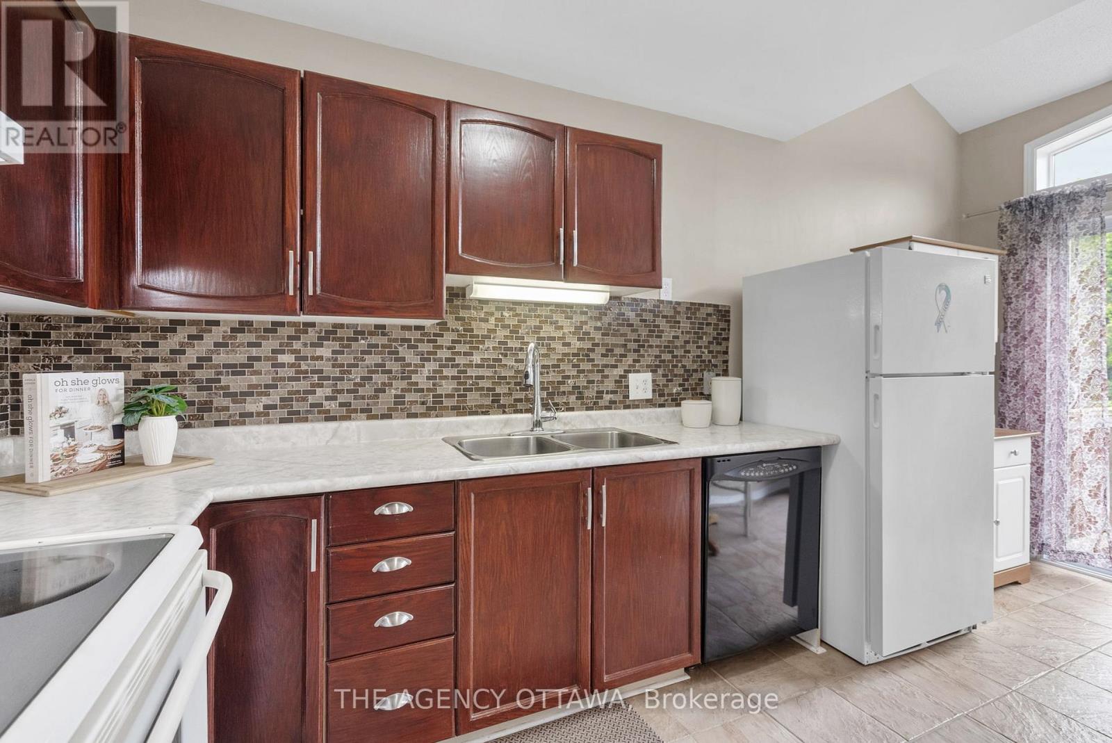 Photo 29 of 55 Springcreek Crescent, Ottawa ON