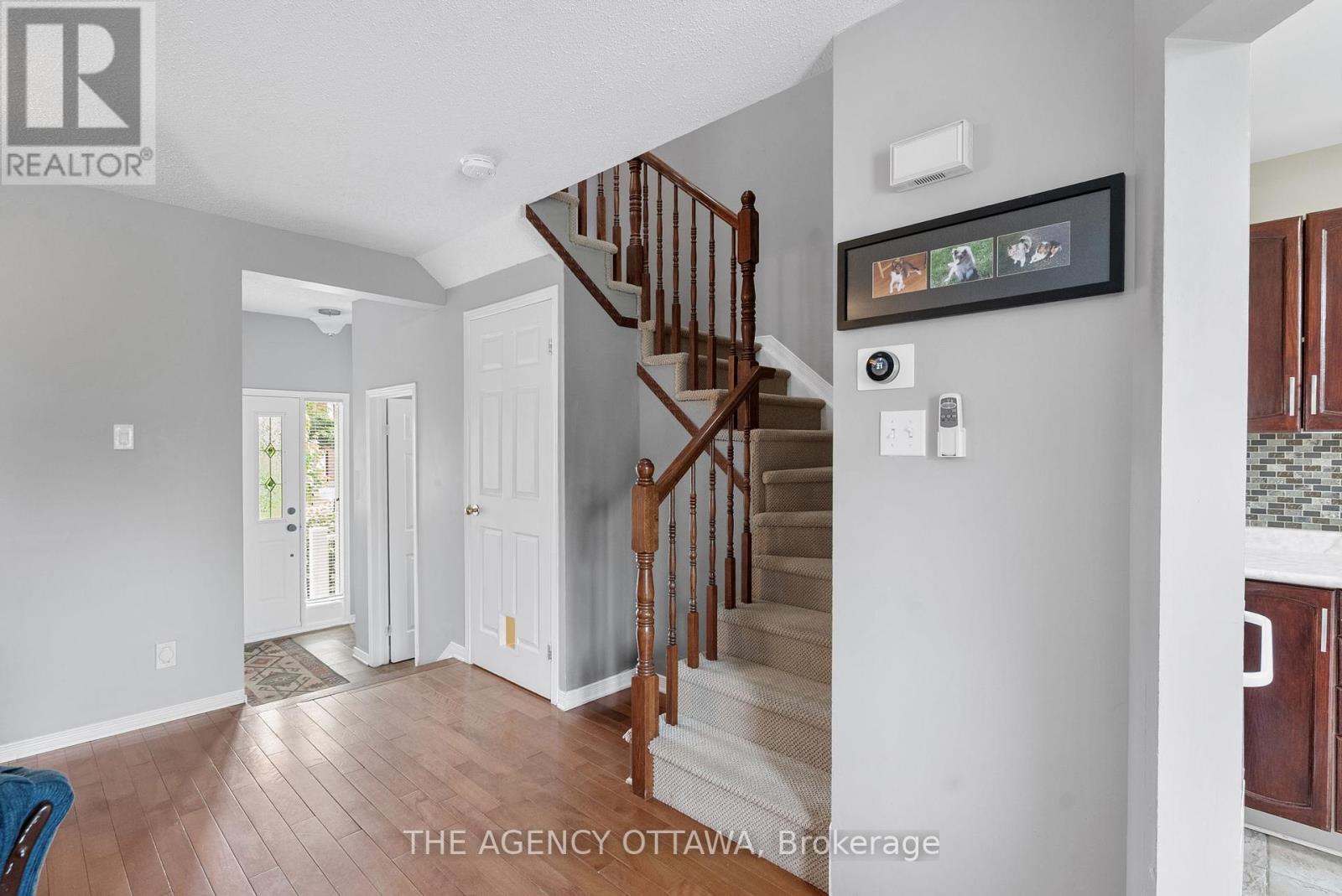 Photo 3 of 55 Springcreek Crescent, Ottawa ON