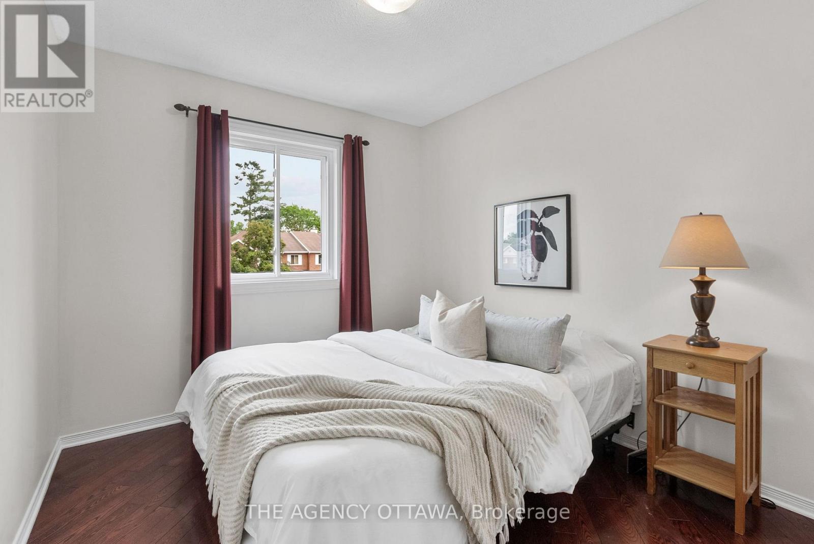 Photo 4 of 55 Springcreek Crescent, Ottawa ON