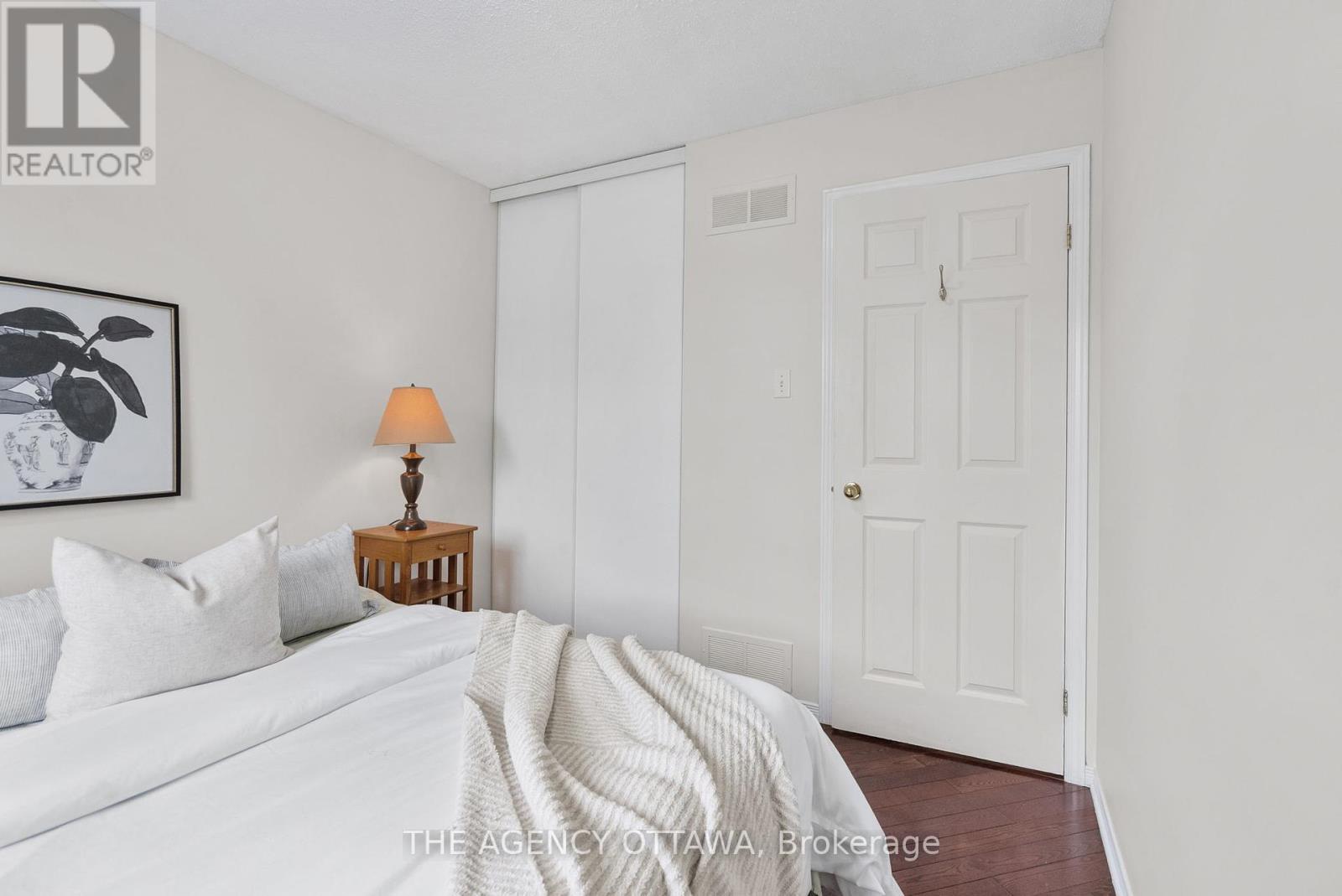 Photo 15 of 55 Springcreek Crescent, Ottawa ON