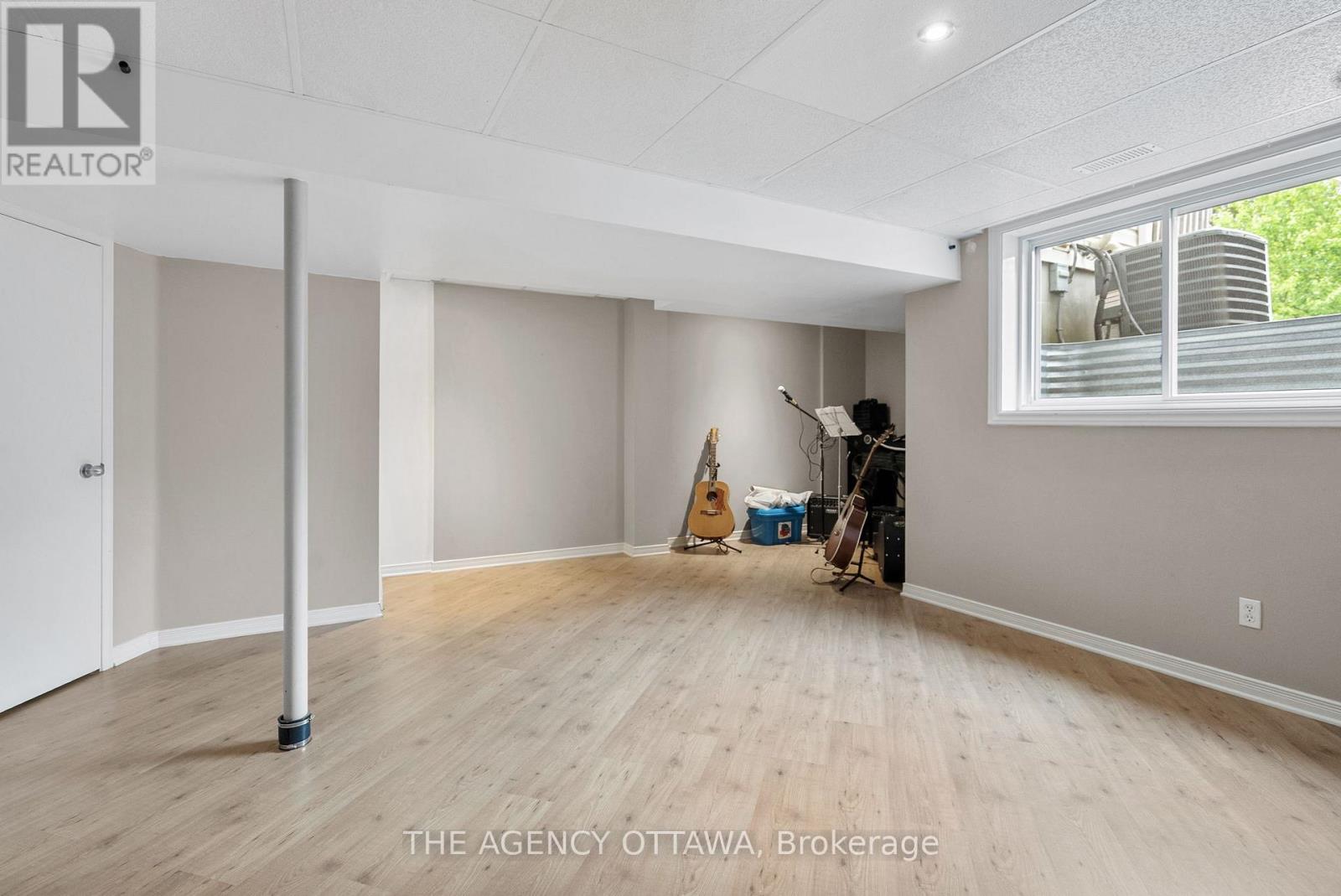 Photo 33 of 55 Springcreek Crescent, Ottawa ON
