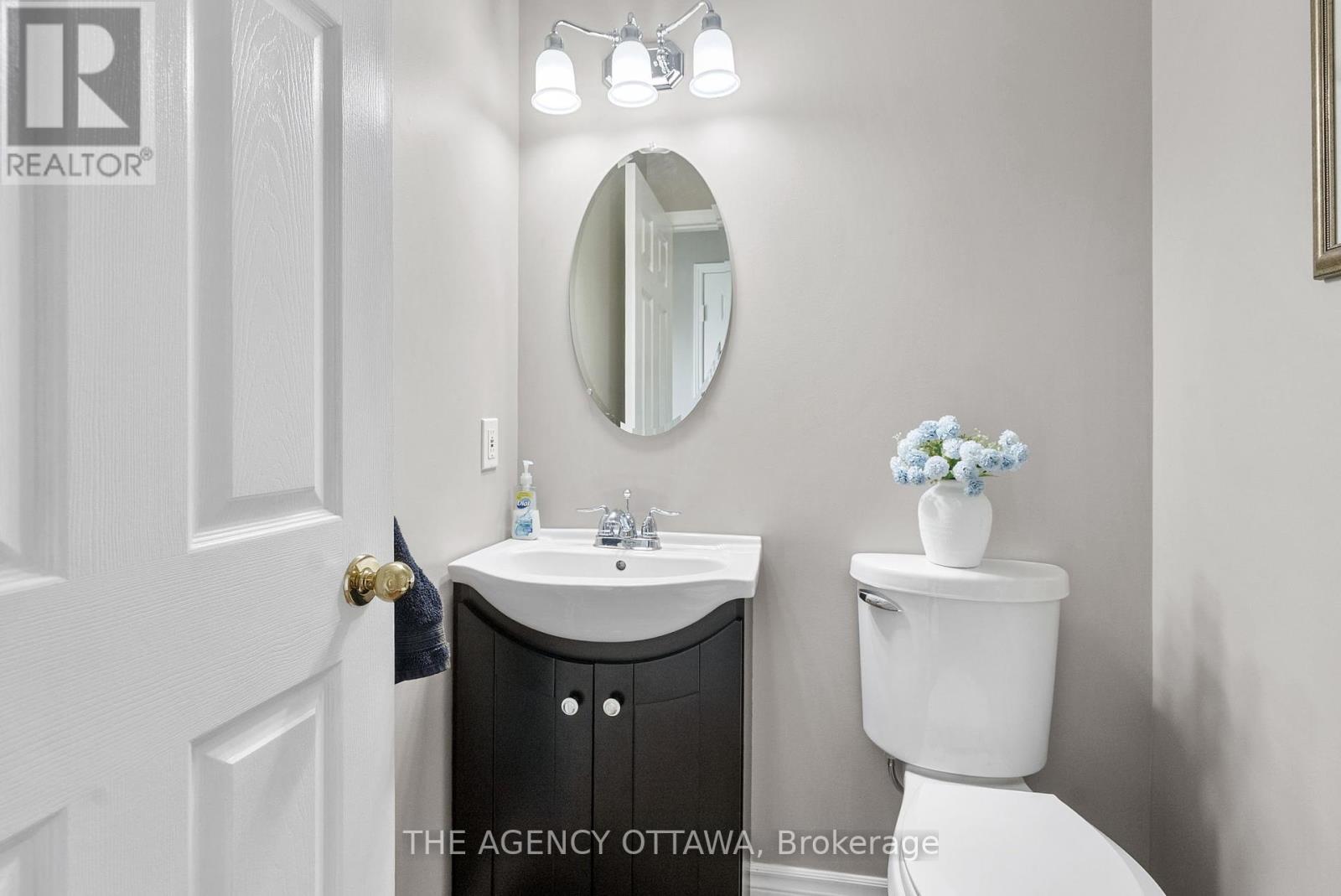 Photo 21 of 55 Springcreek Crescent, Ottawa ON