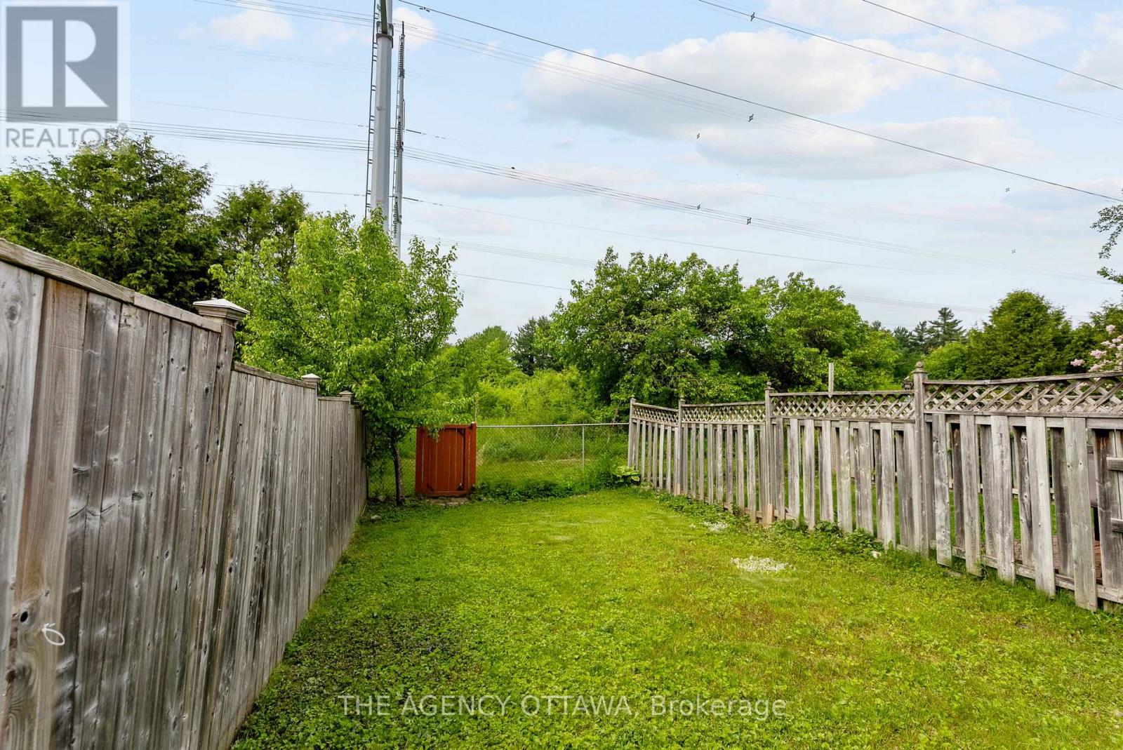 Photo 18 of 55 Springcreek Crescent, Ottawa ON