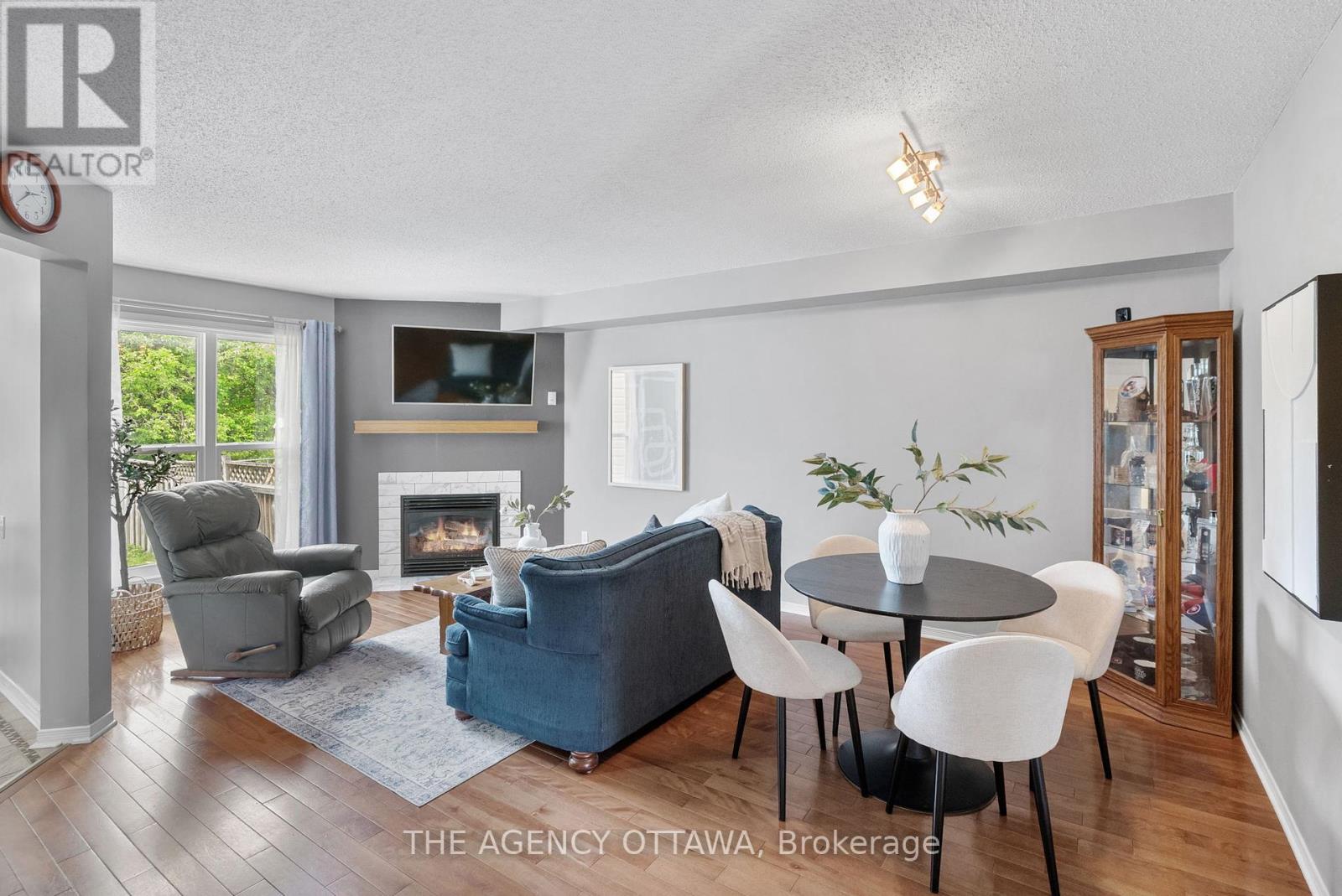 Photo 5 of 55 Springcreek Crescent, Ottawa ON