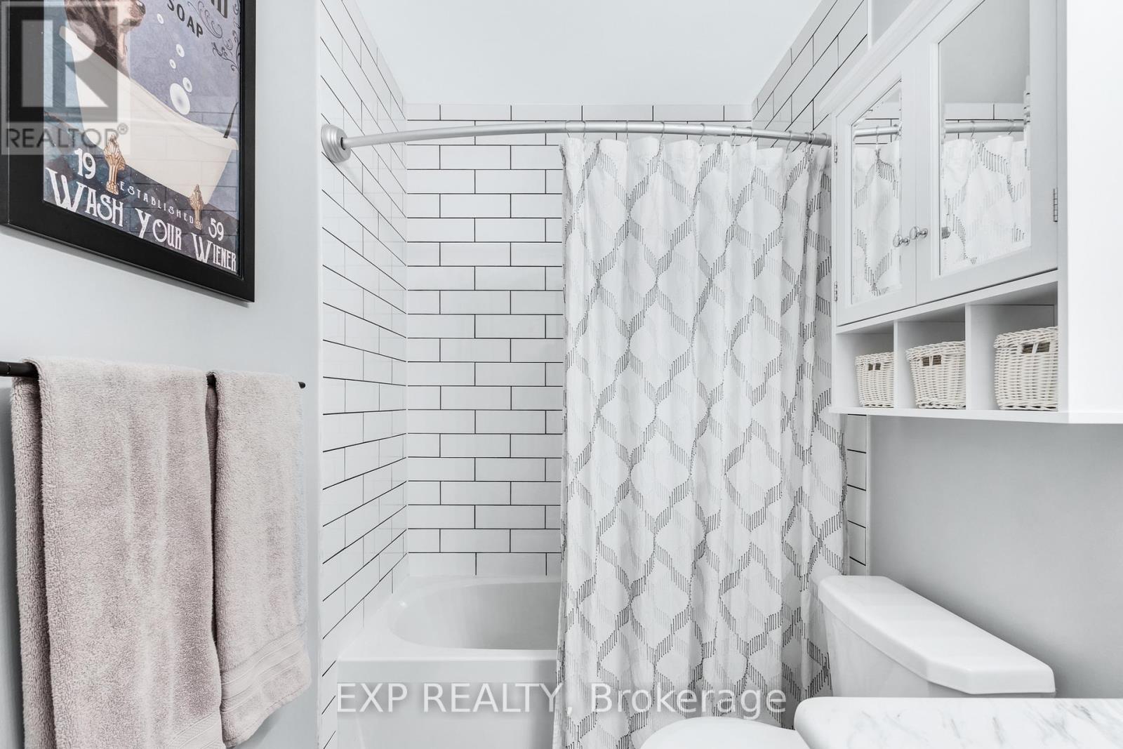 Photo 21 of 11 Kodiak Terrace, Barrie ON